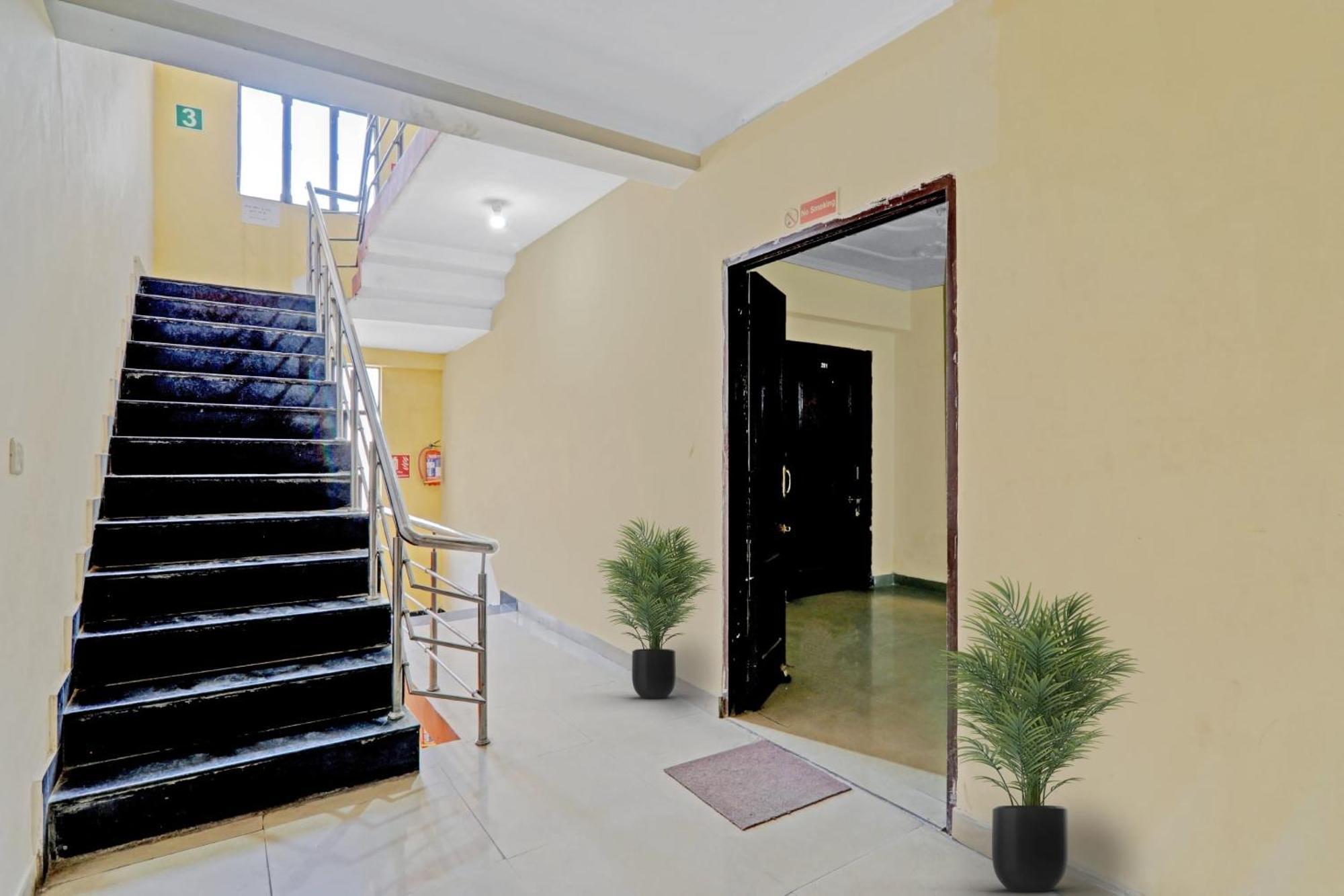 Hotel O J.D Palace Chinhat Luaran gambar